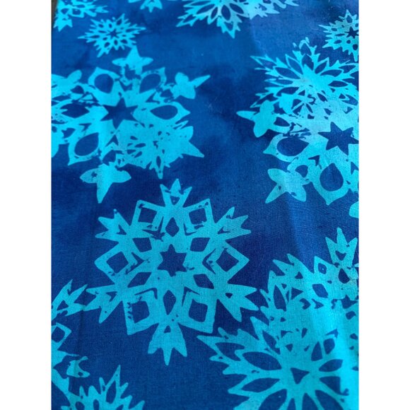 Blue Snowflake Pattern Cotton Fabric 1/2 yard 44" wide Quilting - Picture 2 of 5